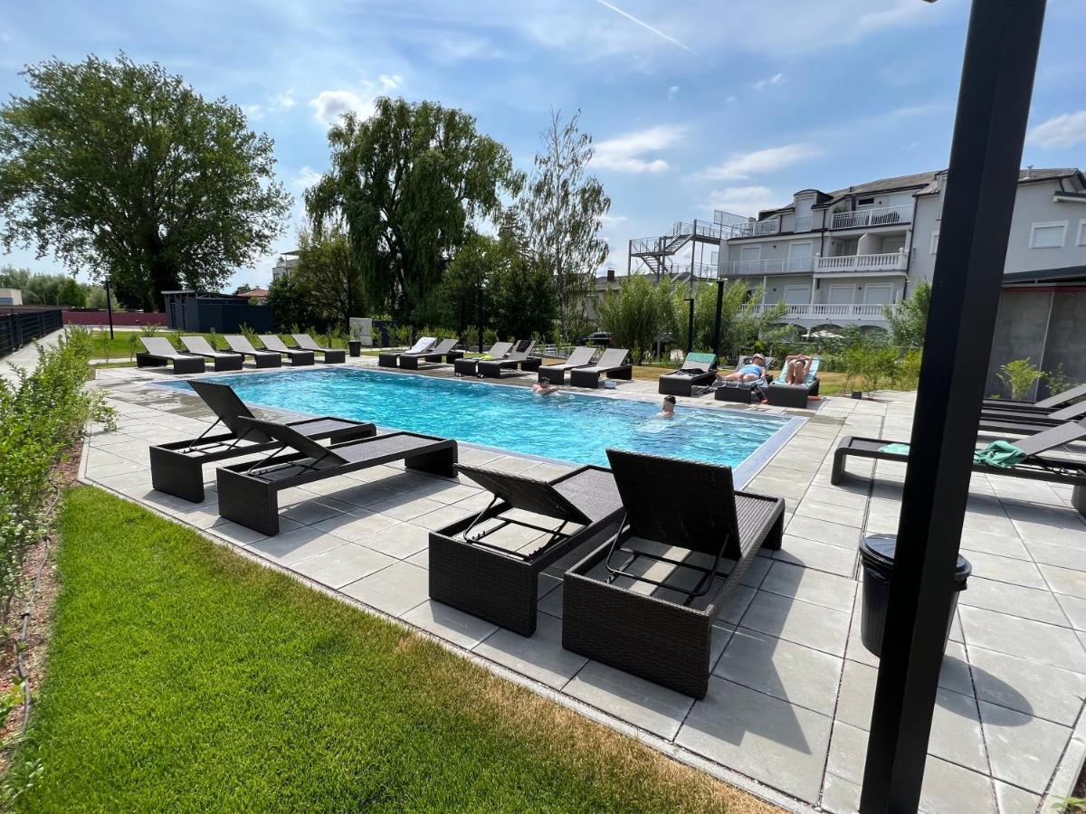 25H Spa-Residenz Pools In & Out, Private Garden & Beach 네우시에들암시 외부 사진