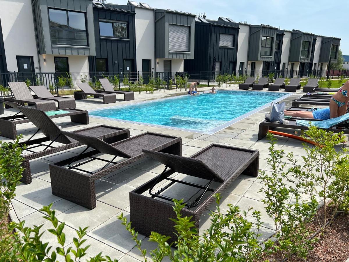 네우시에들암시 25H Spa-Residenz Pools In & Out, Private Garden & Beach 아파트 외부 사진