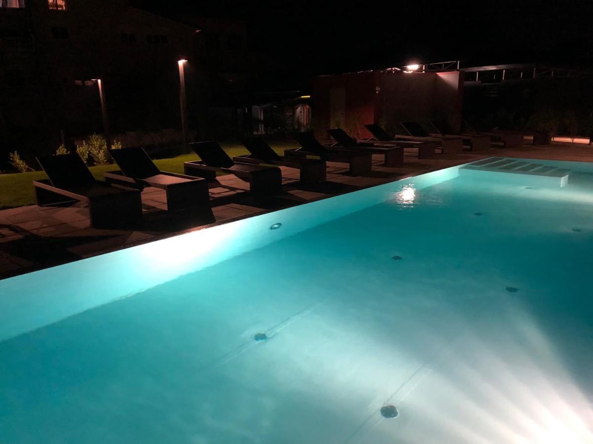 25H Spa-Residenz Pools In & Out, Private Garden & Beach 네우시에들암시 외부 사진